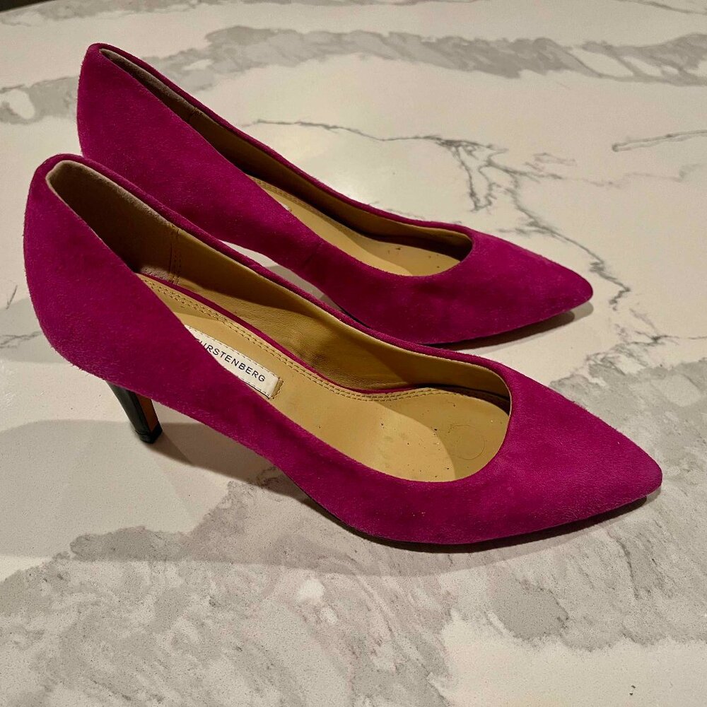 Diane von Furstenberg Magenta Suede Pumps | US 6 | DVF Signature Heel